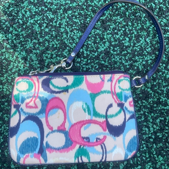 Coach Wristlet ,Coach Vibrant Patterned Wristlet,Coach Wallet. - Picture 9 of 10